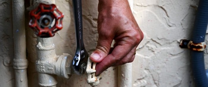 Com arreglar una fuita de vàlvula amb les vostres pròpies mans