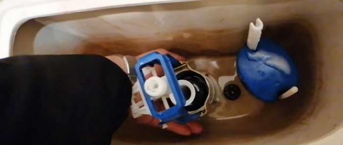 How to easily fix a stuck toilet cistern button