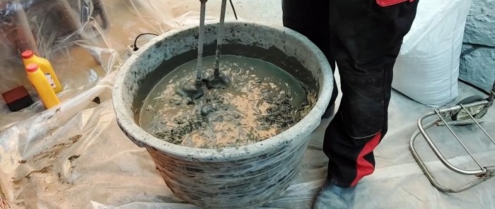 Paano paghaluin ang isang masunurin at matibay na mortar ng semento para sa pagtatapos ng isang harapan sa panahon ng taglagas-tagsibol