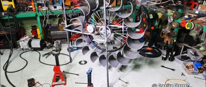 Mini hydroelectric power station made from bicycle parts and PVC pipes