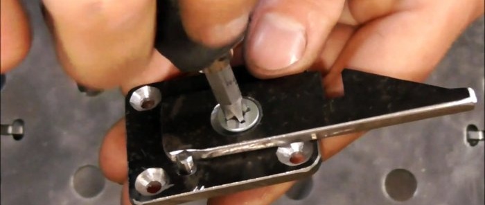 Ang pinakasimpleng do-it-yourself latch na gawa sa tirang metal
