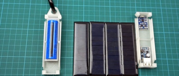 Samling af en miniatureturist powerbank på solpaneler