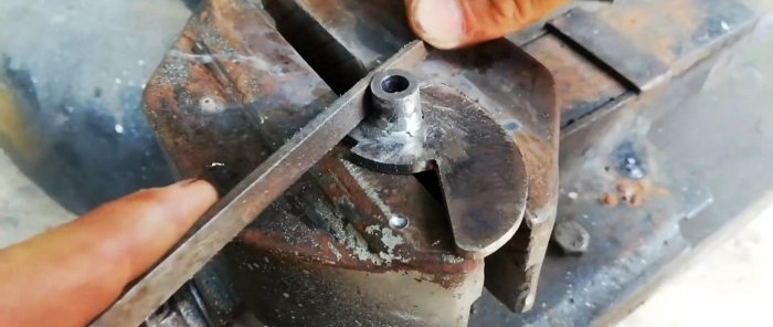 Maginhawang awtomatikong lock na gawa sa scrap metal scrap
