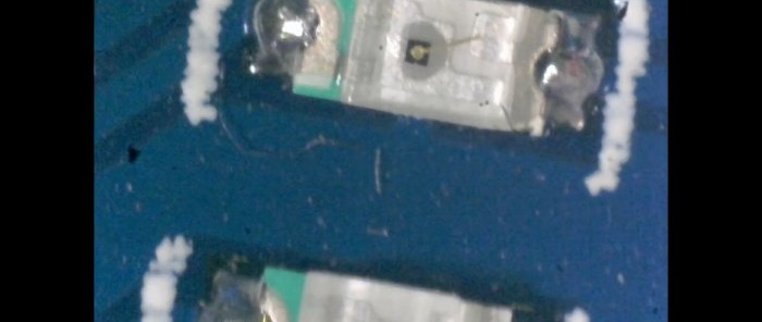 Microscopi USB per soldar des d'una càmera web i una lent de càmera antiga