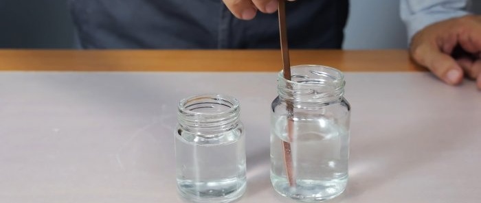 Eine chemische Methode zur schnellen Reinigung von Kupfer mit dem, was Sie in der Küche haben