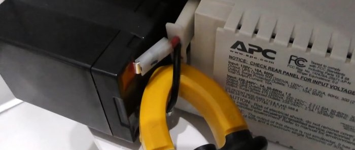 Cum să convertiți un UPS într-o baterie cu litiu și să-i creșteți autonomia de 3 ori