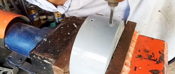 Hogyan készítsünk egy szervezőt PVC-csövek rögzítőelemeinek tárolására