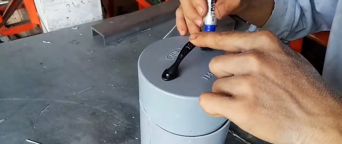 Hvordan lage en arrangør for oppbevaring av festemidler fra PVC-rør