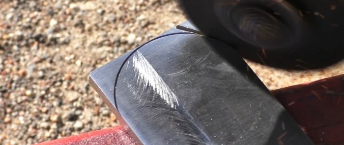 Hurda arabalardan boru eyerlerini kesmek için bir cihaz nasıl yapılır