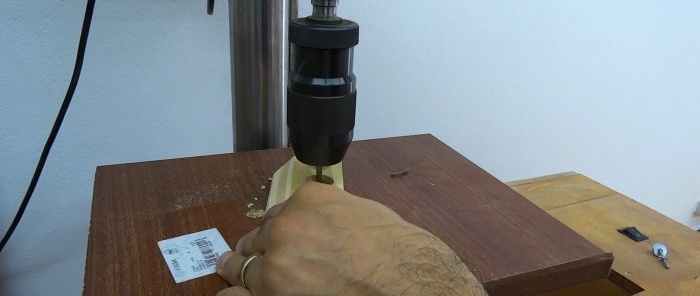 Како направити једноставан дрвени носач за ТВ на зиду