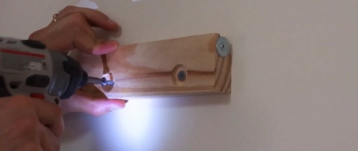 איך להכין מתקן לטלוויזיה פשוט מעץ