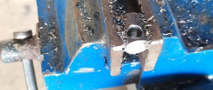 Kako napraviti jednostavan i pouzdan zasun za vrata od ostataka metala