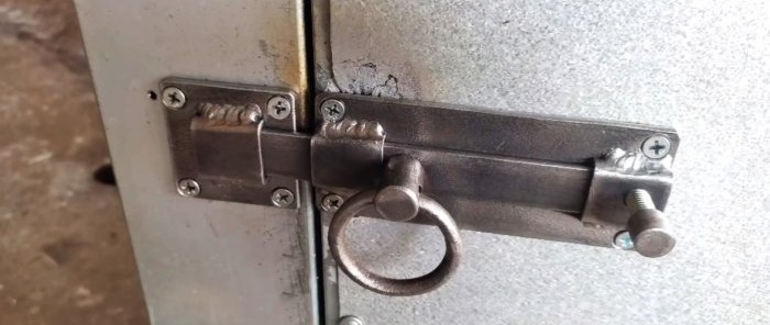 Hogyan készítsünk egy egyszerű és megbízható ajtózárat maradék fémből