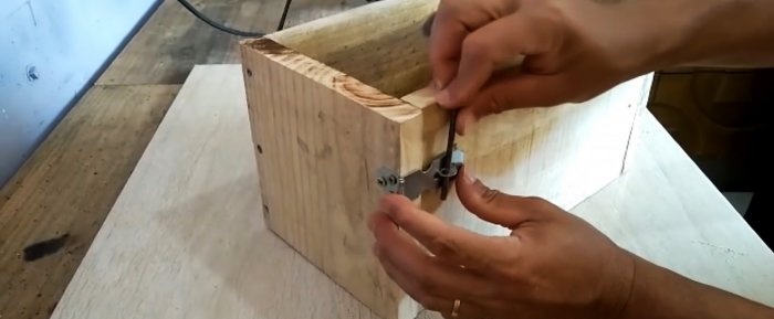 Hur man gör en vikform av trä för att göra block