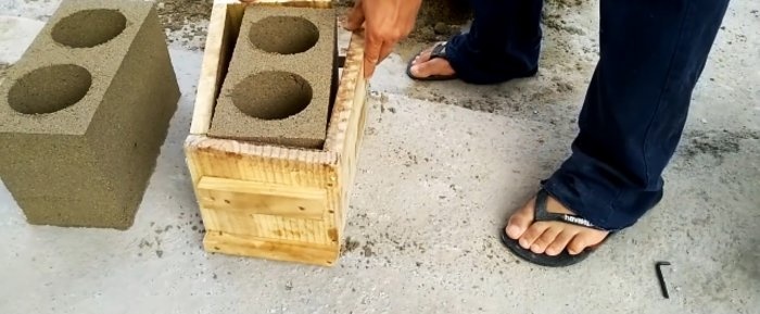 Hoe maak je een vouwmal van hout voor het maken van blokken