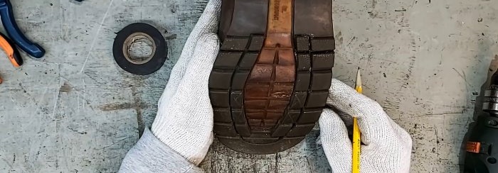 Wie man Schuhstollen aus Stollen eines alten Autoreifens herstellt