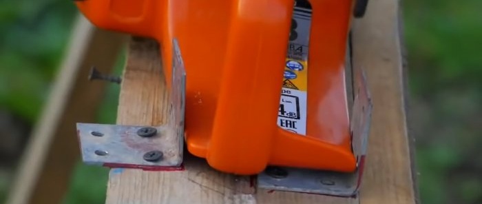 Kaip pasigaminti grandininio pjūklo mašiną, skirtą greitai pjauti lentas ar šakas malkoms