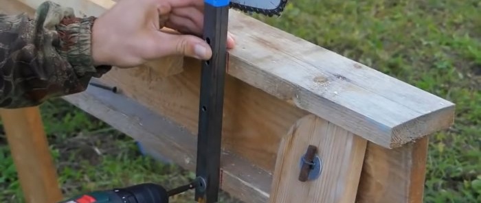 Jak zrobić maszynę na bazie piły łańcuchowej do szybkiego przecinania desek lub gałęzi na drewno opałowe