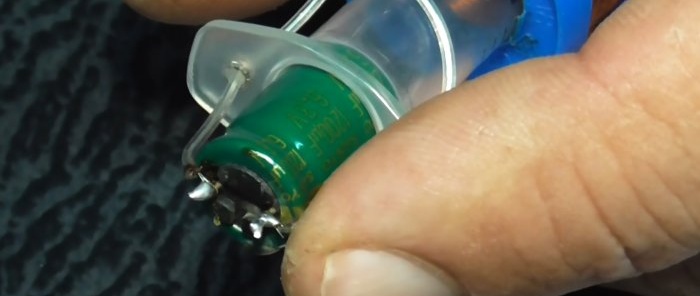How to make an eternal flashlight without batteries from a syringe