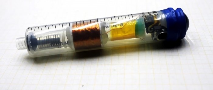 Hoe maak je een eeuwige zaklamp zonder batterijen Optie met hoge helderheid en gloeiduur