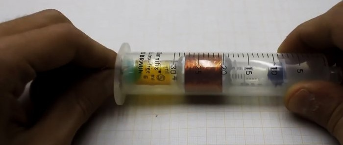Hoe maak je een eeuwige zaklamp zonder batterijen Optie met hoge helderheid en gloeiduur