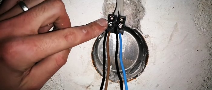Hogyan lehet meghosszabbítani a megszakadt vezetékeket egy aljzatban
