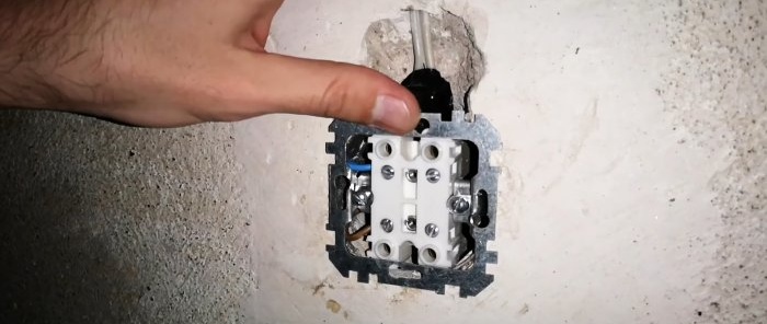 How to lengthen broken wires in a socket