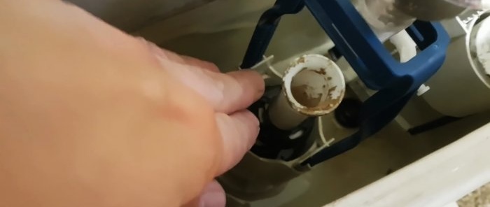 Cómo arreglar una fuga en el inodoro en un par de minutos