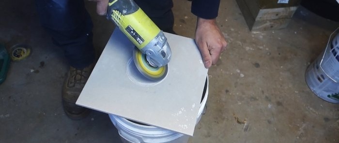Како изрезати велику и уједначену рупу у керамичким плочицама помоћу брусилице