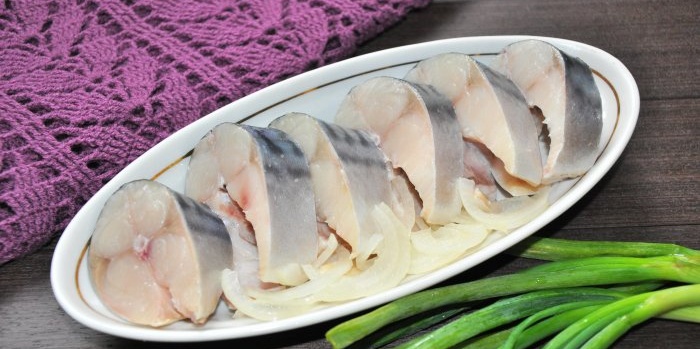 Paano mabilis na mag-atsara ng mackerel