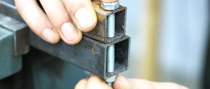Поуздан демонтажни спој профилне цеви под правим углом без заваривања
