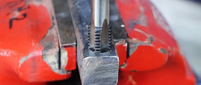 Une machine simple pour fabriquer des attaches de vos propres mains