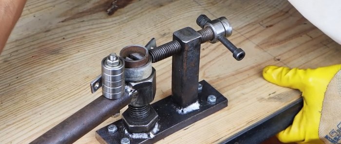 Une machine simple pour fabriquer des attaches de vos propres mains