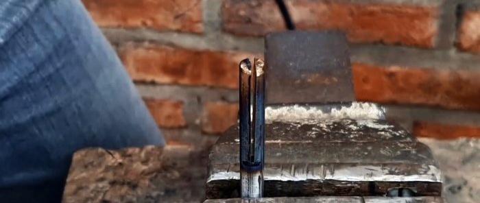 Prikladna stezaljka izrađena od obruba profilne cijevi