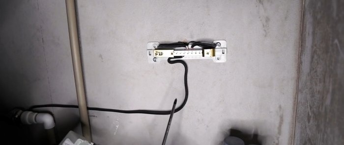 Why do modern sockets have 4 wires?