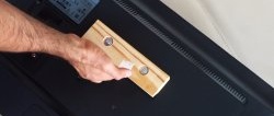 Как да направите обикновена дървена стенна стойка за телевизор