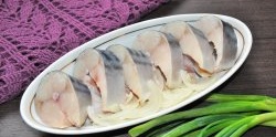 Paano mabilis na mag-atsara ng mackerel, 24 oras at tapos ka na