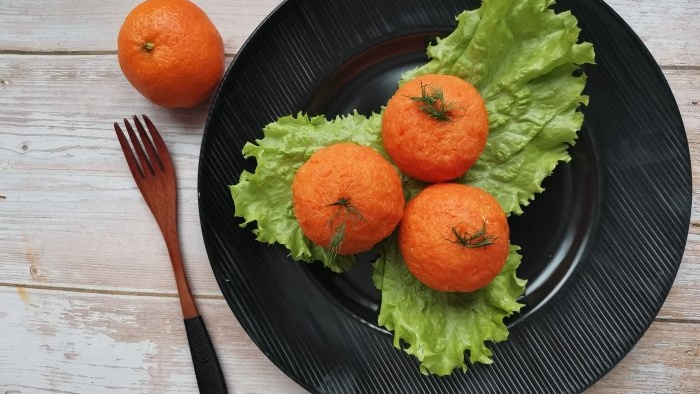 Tangerines na may chicken cheese at bawang