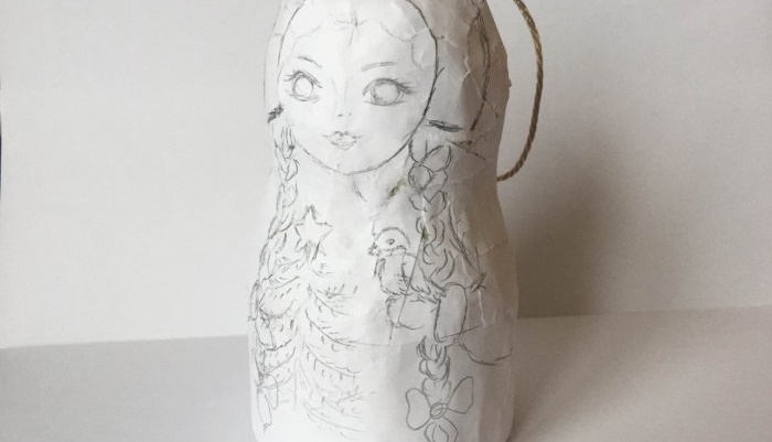 Zabawka choinkowa Snow Maiden wykonana z papieru-mache