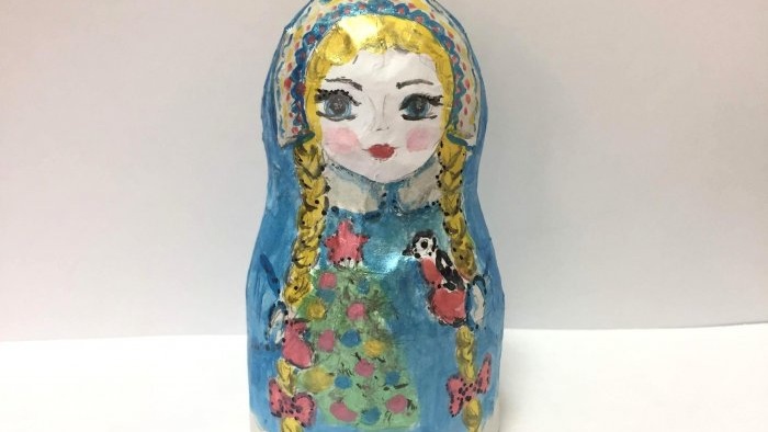 Kalėdų eglutės žaislas Snow Maiden pagamintas iš papjė mašė