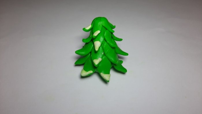 How to make a beautiful Christmas tree from plasticine