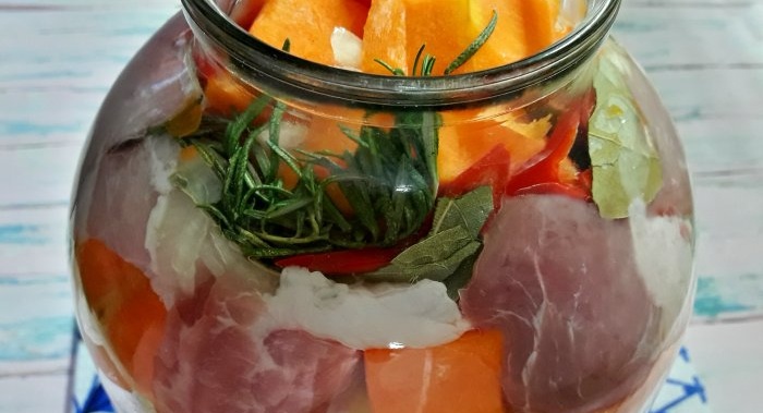 How to cook meat and vegetables in a jar