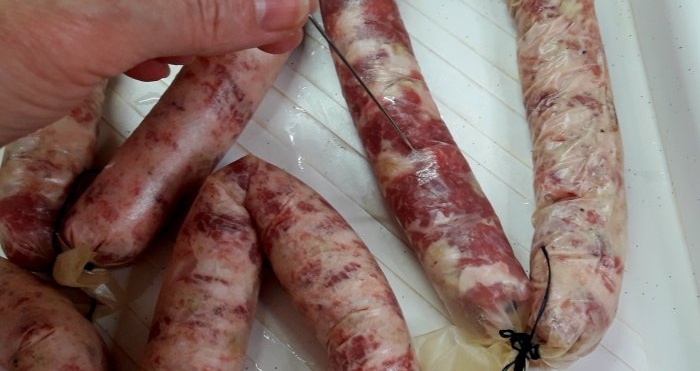 Come cucinare la salsiccia ucraina a casa