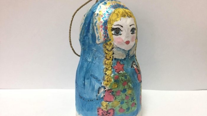 Mainan pokok Krismas Snow Maiden diperbuat daripada papier-mâché