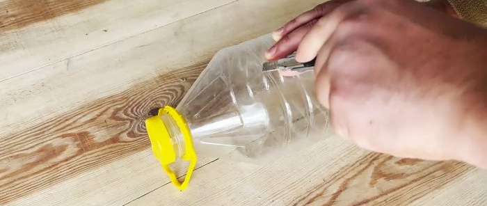 Automatické krmítko s automatickou napáječkou z PET lahví pro drůbež