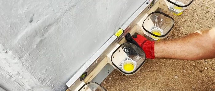 Mangiatoia automatica con abbeveratoio automatico realizzata con bottiglie in PET per pollame