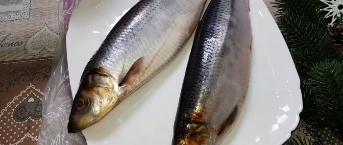 Cara cepat mengupas fillet herring tanpa tulang