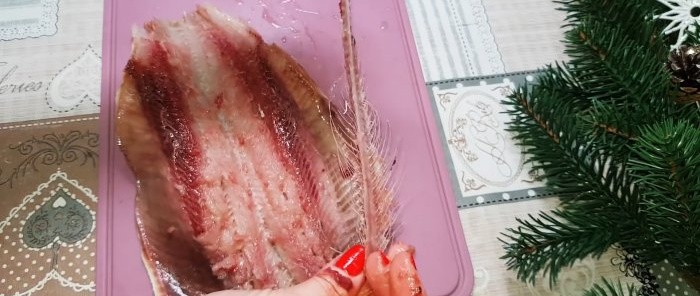 How to quickly peel boneless herring fillets