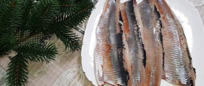 How to quickly peel boneless herring fillets