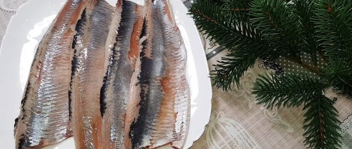 How to quickly peel boneless herring fillets